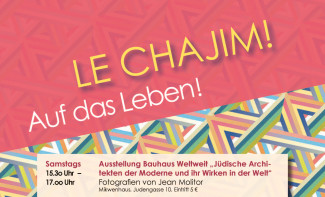 Schriftzug Le Chajim! auf roten Hintergrund
